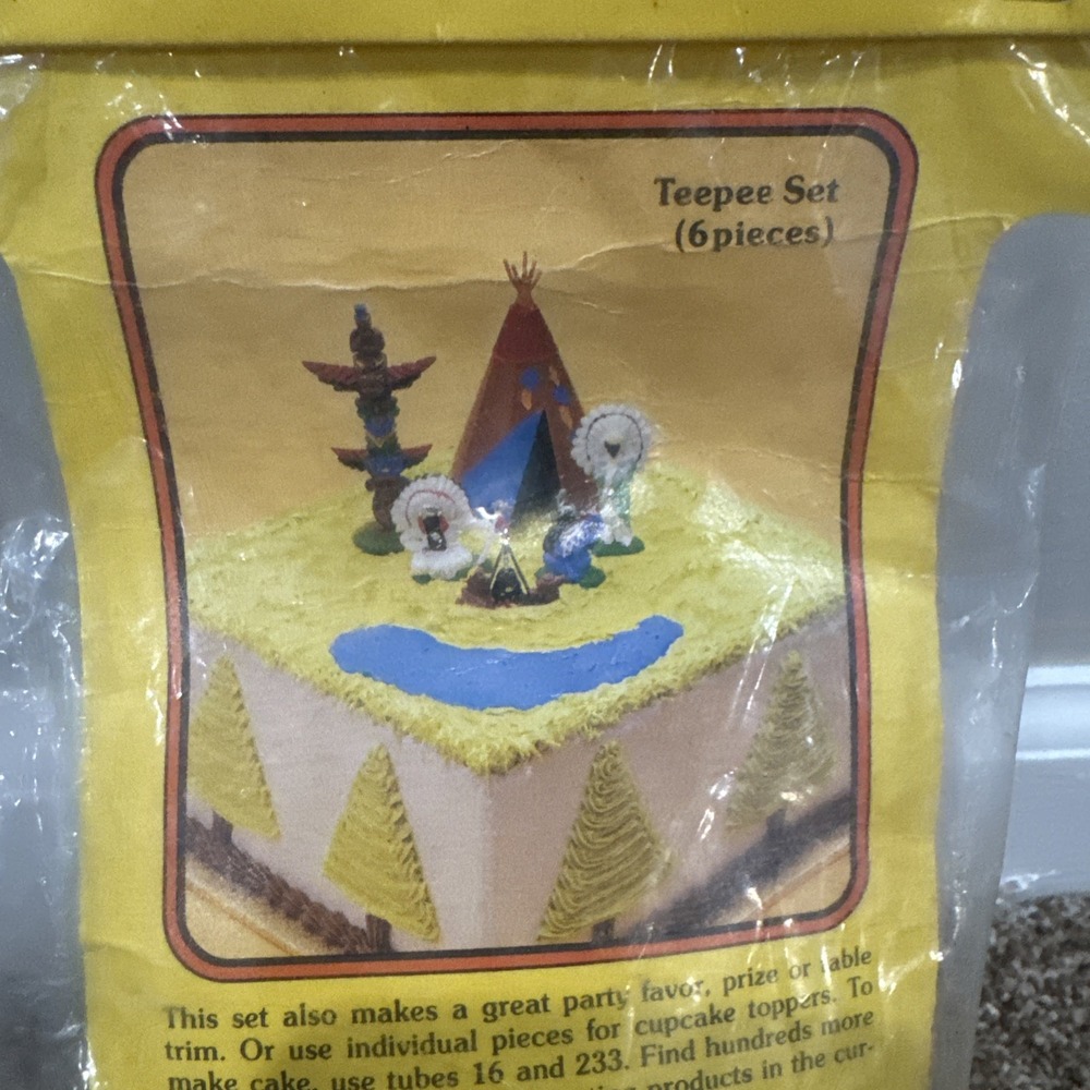 VTG Wilton 6pc Indian Teepee Set Native American Indian Cake Topper Set NEW NOS - Picture 2 of 6